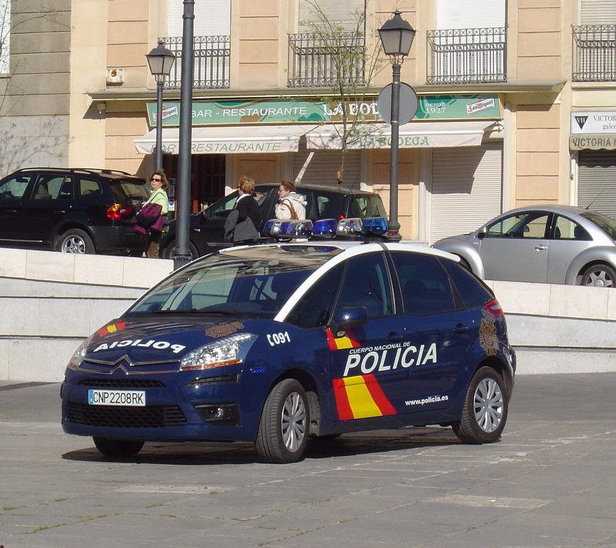 File:Policia Nacional Citroën C4 (27322727945).jpg - Wikimedia Commons
