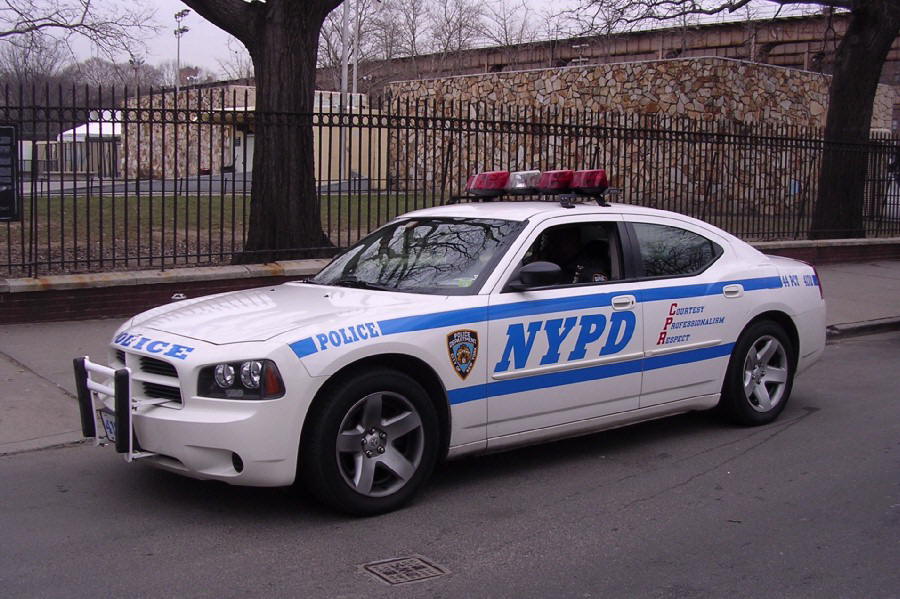 Синяя полицейская машина. Додж Чарджер полиция NYPD. Dodge Charger NYPD. Dodge Charger 2006 Police. Машина "полиция".