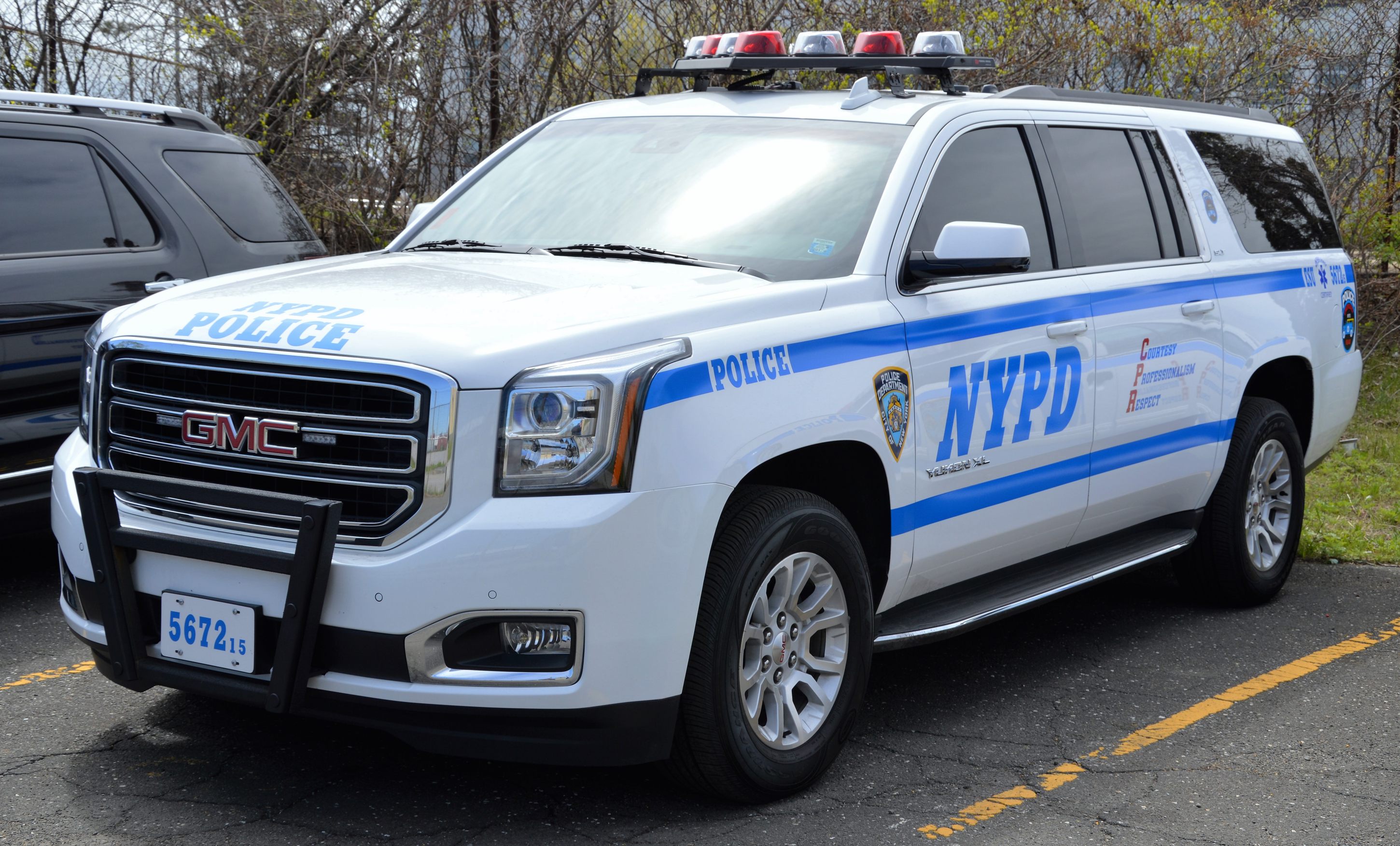 Полицейские машины в америке. Cadillac Escalade NYPD. Джип GMC FBI. GMC Yukon Police. Шевроле Тахо ФБР.